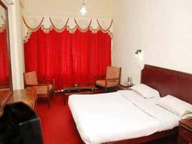 Hotel Preethi Palace Ooty Chambre photo