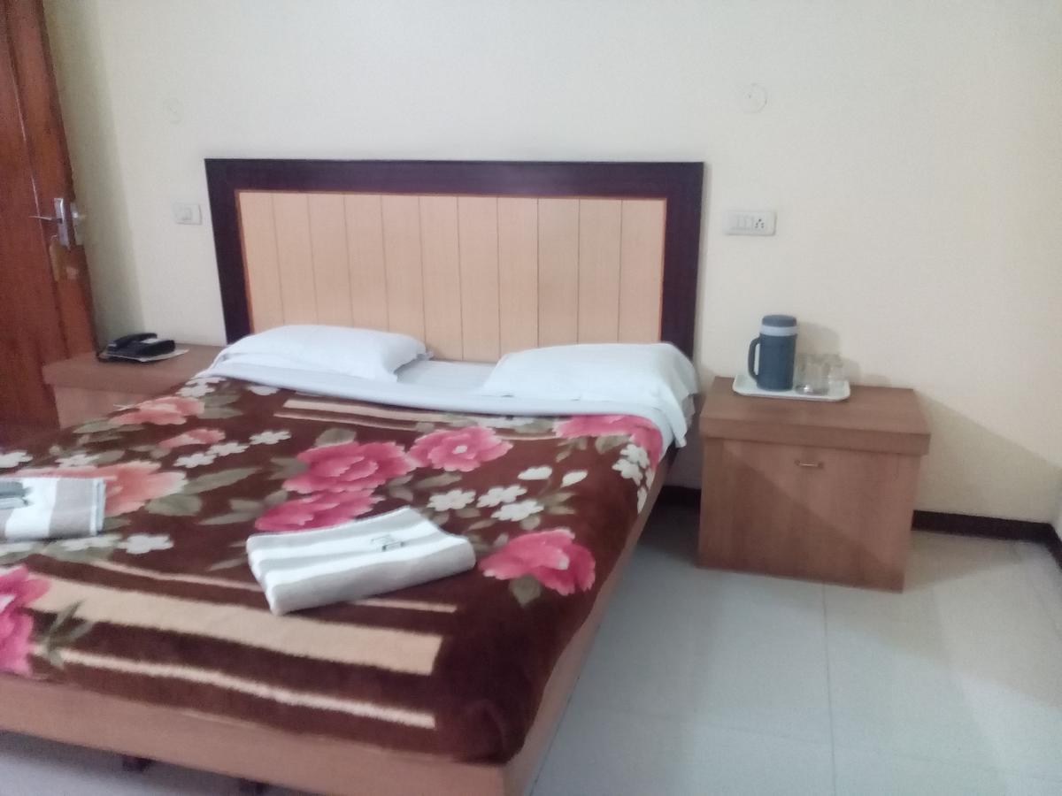Hotel Preethi Palace Ooty Extérieur photo
