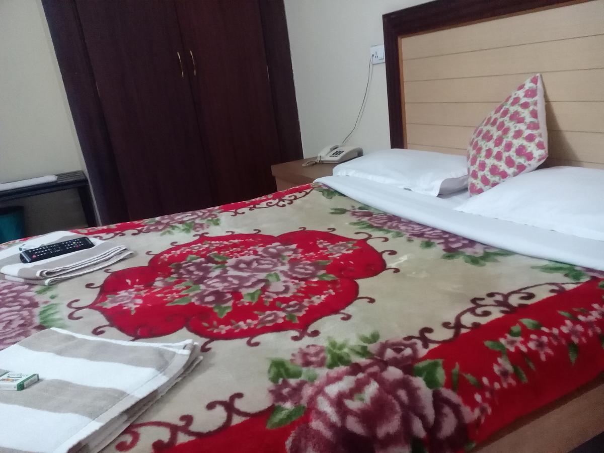 Hotel Preethi Palace Ooty Extérieur photo